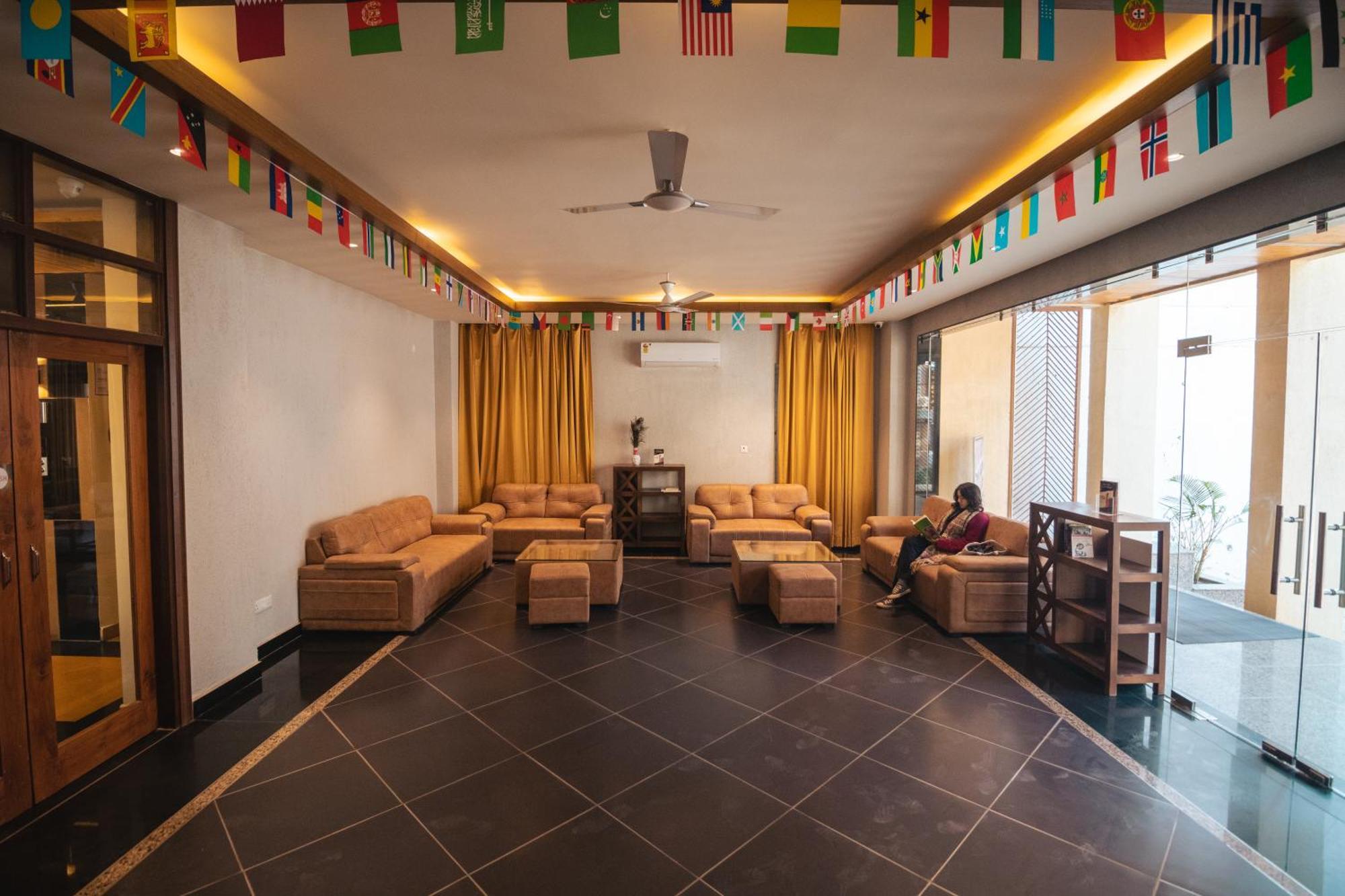 רישיקש Hotel Aqua Vibes מראה חיצוני תמונה