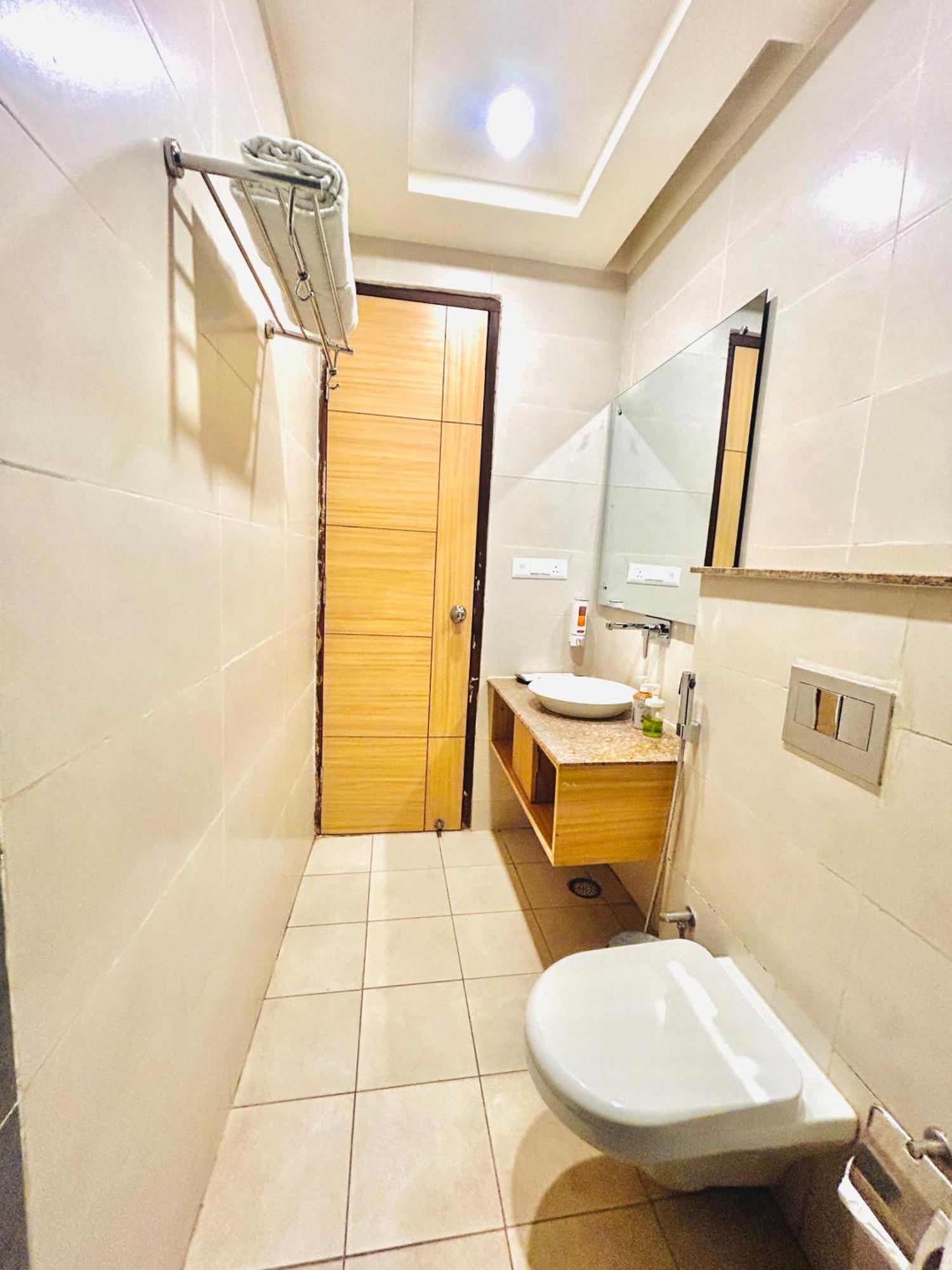 רישיקש Hotel Aqua Vibes מראה חיצוני תמונה
