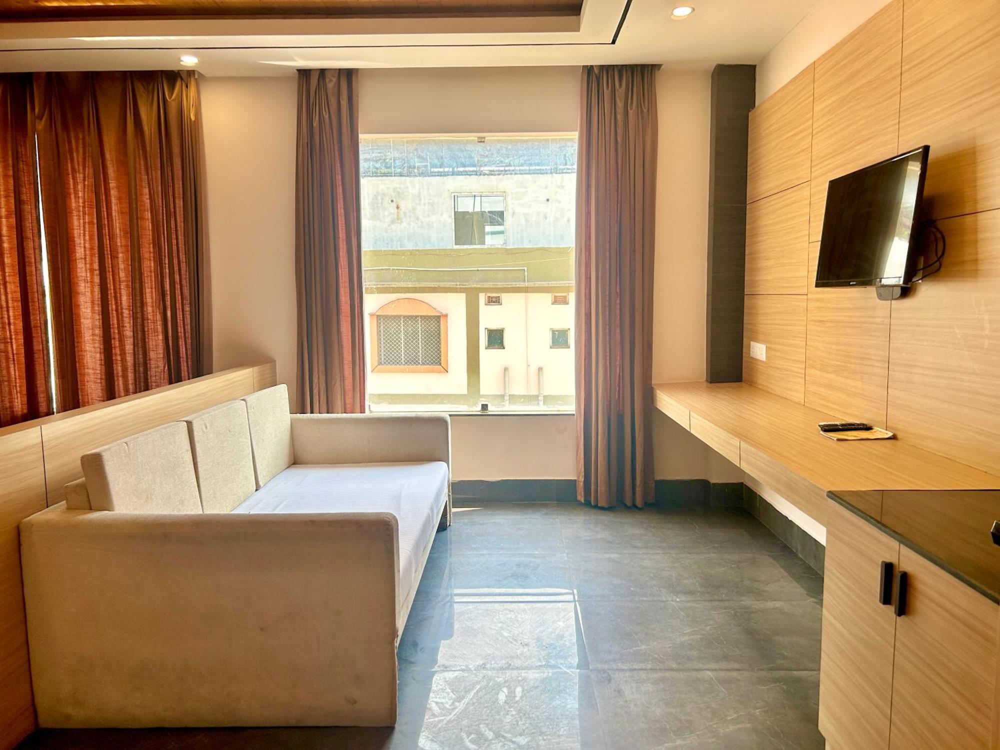 רישיקש Hotel Aqua Vibes מראה חיצוני תמונה