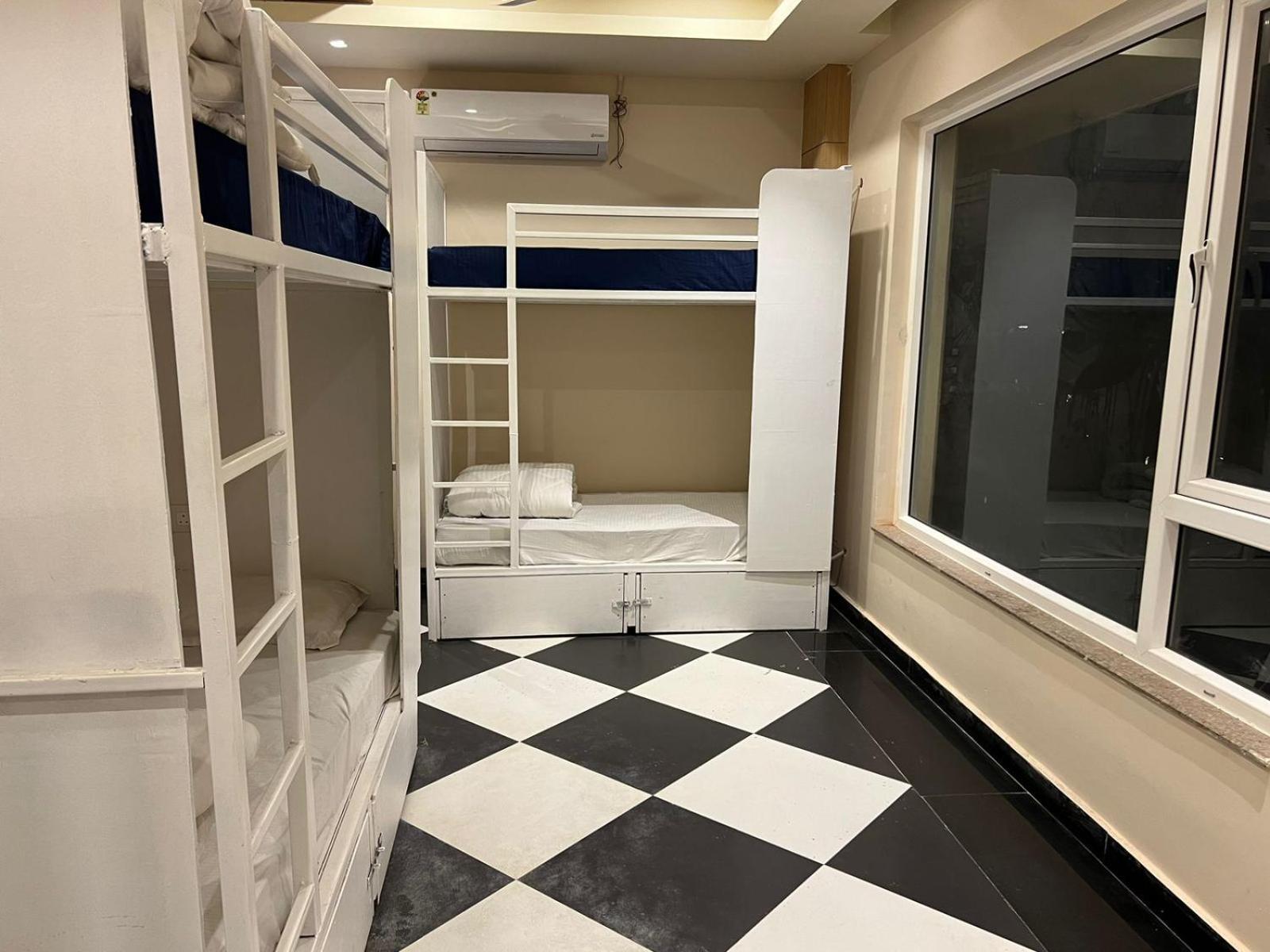 רישיקש Hotel Aqua Vibes מראה חיצוני תמונה